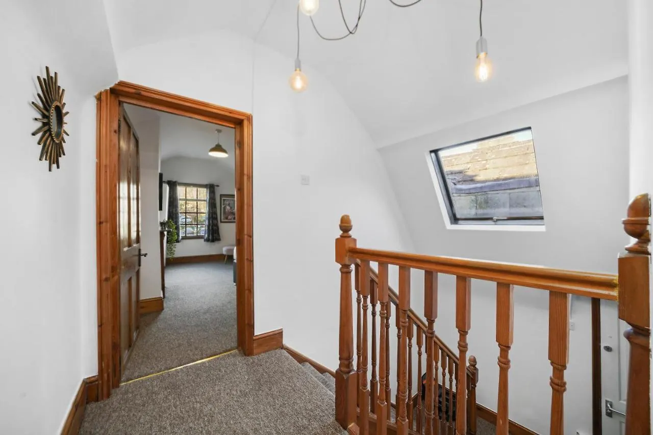 Stylish Central Duplex In Bath Apartment
