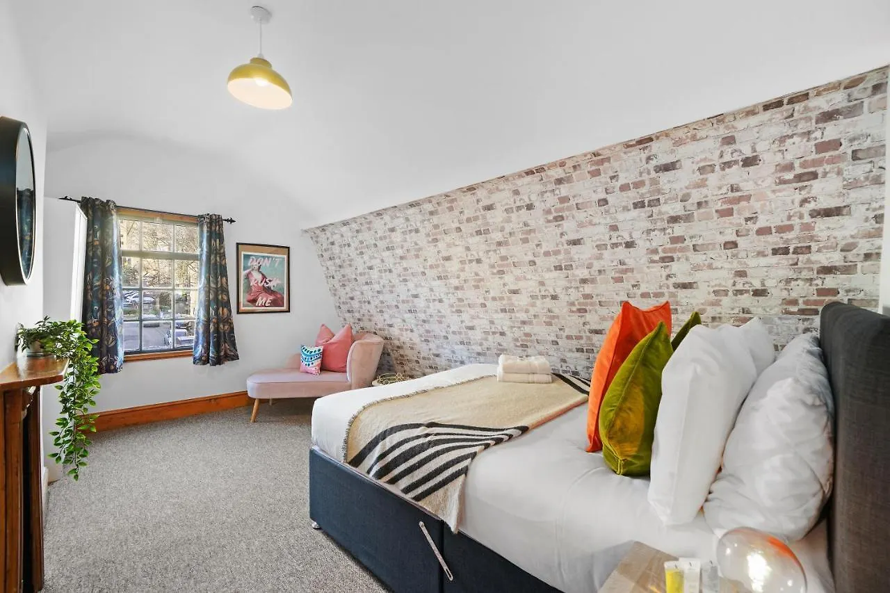 Stylish Central Duplex In Bath Apartment